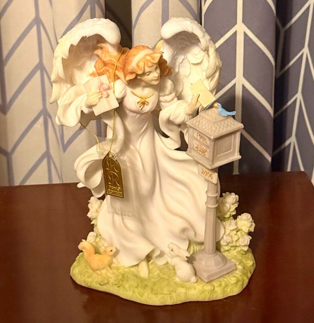 Roman Inc Seraphim Classics Kayli “Heaven’s Greeting” 2006 Club Figurine 8”